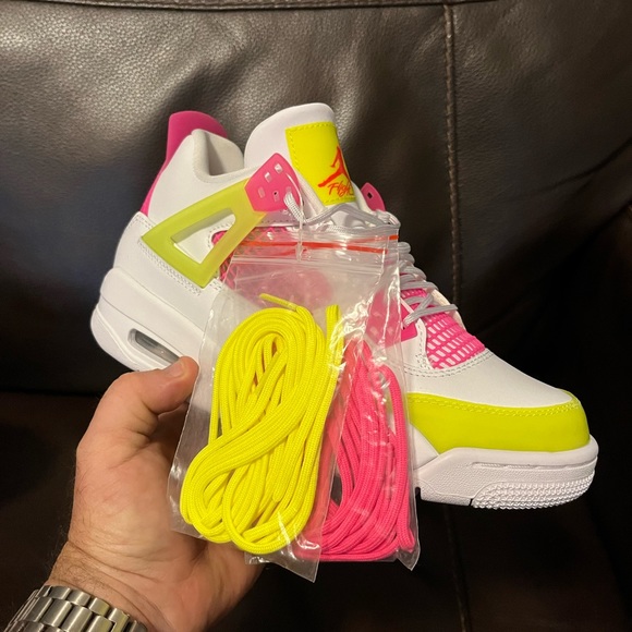 Air Jordan Retro 4’sSize 6Y/ 5.5 Girls New in Box.